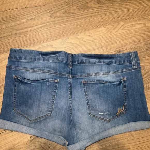 Express Jean shorts sz 12 with 2" inseam - Picture 2 of 6